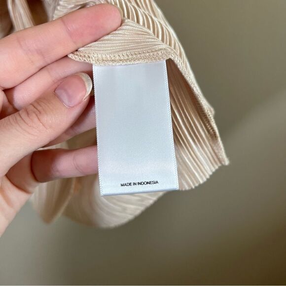 ✨ Express Women’s Champagne Crinkle Front Knot Top Small - Picture 5 of 11